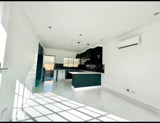 3 BEDROOM TOWNHOUSE FOR SALE IN LINCOLN MEADE